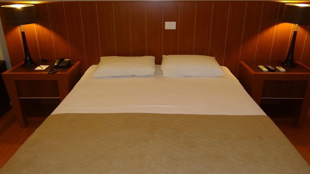 Hotel Boulevard Лондріна Екстер'єр фото