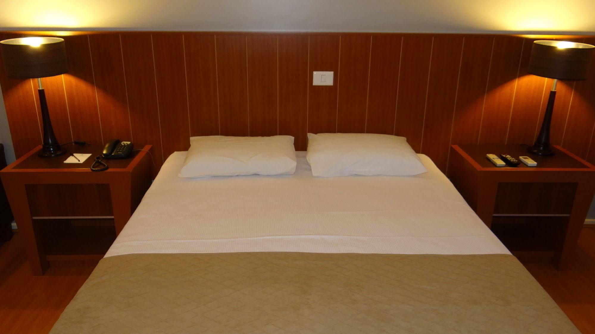Hotel Boulevard Лондріна Екстер'єр фото